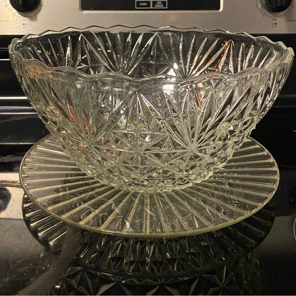 Anchor Hocking Arlington Vintage Elegant Crystal Punch Bowl and plate set